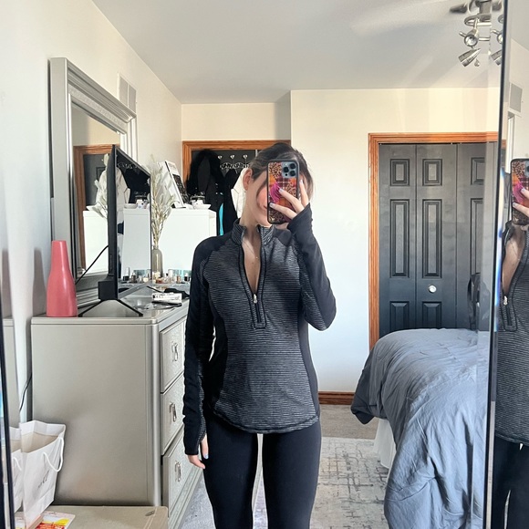 Reversible 1/4 zip Lululemon Jacket - Picture 5 of 5